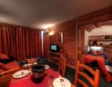 Obývačka v 2-priestorovom byte s kabínou, pre 4 osoby, 35m2 (© Village Montana) - Lyžovačky v Alpách, www.hitka.sk