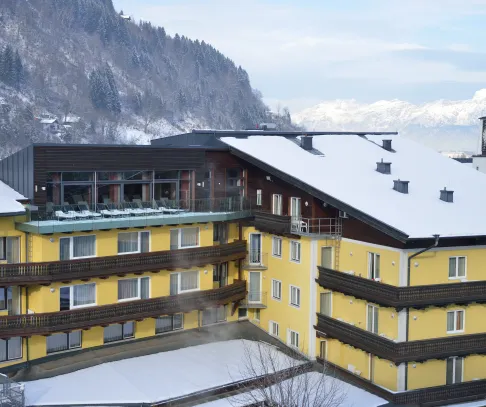 (© Hotel Der Schutthof - Zell am See, kaprun) -  Lyžovačky v Alpách, www.hitka.sk