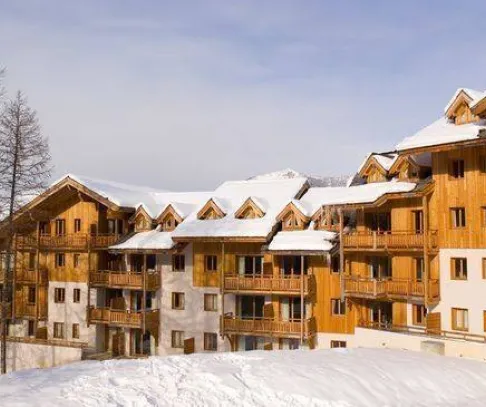 Rezidencia Balcons des Airelles v Les Orres (© Madame Vacances) Lyžovačky v Alpách, Dovolenka na lodi a plavby, Formula F1, www.hitka.sk