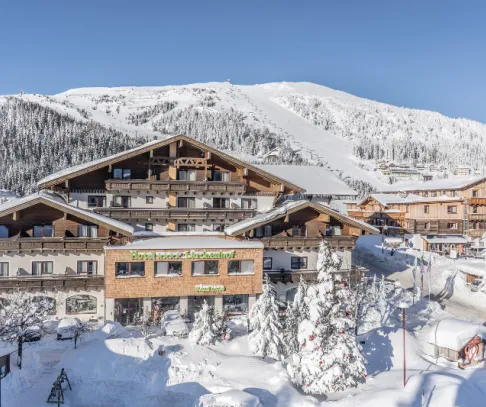 (©Hotel LÄRCHENHOF) - Lyžovačky v Alpách, www.hitka.sk