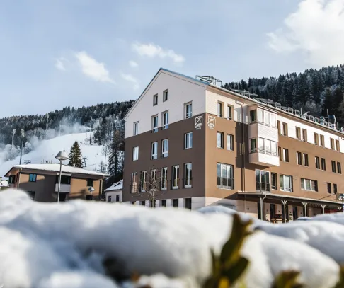 Hotel JUFA Schladming (© JUFA  Hotels Sportalpen) Lyžovačky v Alpách, Dovolenka na lodi a plavby, Formula F1, www.hitka.sk