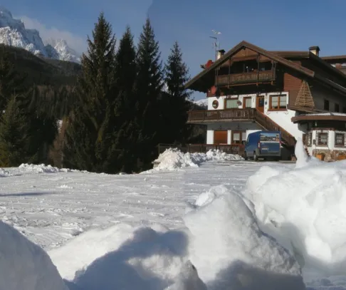 Rezidencia (©Residencia PINETA) Lyžovačky v Alpách, Dovolenka na lodi a plavby, Formula F1, www.hitka.sk