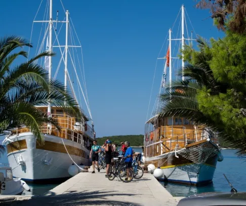 (© Katarina L., Cycling Holidays) Dovolenka na lodi a plavby, Lyžovačky v Alpách, Formula F1, www.hitka.sk