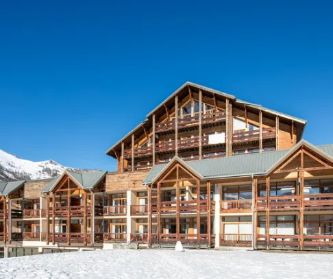 Rezidencia Hameau de Valloire (© Vacanceole) Lyžovačky v Alpách, Dovolenka na lodi a plavby, Formula F1, www.hitka.sk