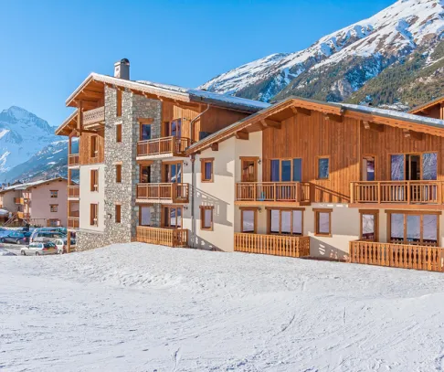 Rezidencia Les Balcons de Val Cenis Village (© Les Balcons) Lyžovačky v Alpách, Dovolenka na lodi a plavby, Formula F1, www.hitka.sk