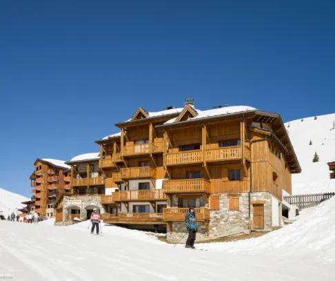 (© Les Montagnettes) - Lyžovačky v Alpách, www.hitka.sk 