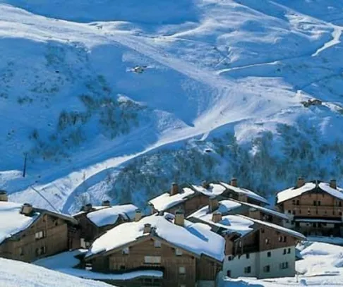 Pohľad na rezidenciu (© Les Montagnettes) - Lyžovačky v Alpách, www.hitka.sk