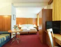 Hotel Rainer - dvojposteľová izba Gsell (© Family Resort Rainer) Lyžovačky v Alpách, Formula F1, Dovolenka na lodi a plavby, www.hitka.sk