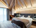 Izba Mountain-spirit-superior (© Hotel Antines) - Lyžovačky v Alpách, Formula F1, Dovolenka na lodi a plavby, www.hitka.sk