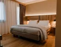 Armon Greenblu Hotel v stredisku Folgarida - pohľad na hotelovú izbu s manželskou posteľou