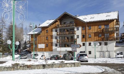 Rezidencia Au Coeur des Ours /Les 2 Alpes (© Vacanceole) Lyžovačky v Alpách, Dovolenka na lodi a plavby, Formula F1, www.hitka.sk Čechy - plavba Prahou (© Les Canalous) Dovolenka na lodi a plavby, Lyžovačky v Alpách, Formula F1, www.hitka.sk
