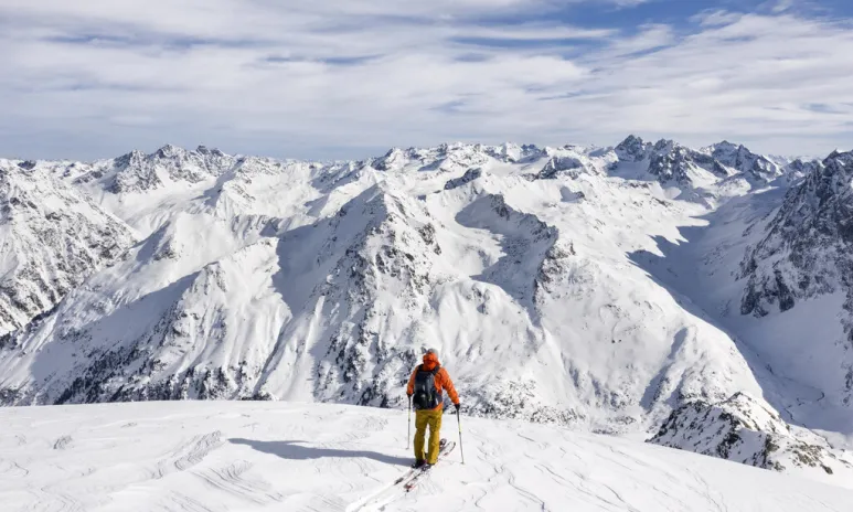 Freeride v oblasti Pischa (© Destination Davos Klosters /NIco Schärer) Lyžovačky v Alpách, Dovolenka na lodi a plavby, Formula F1, www.hitka.s