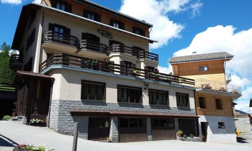Hotel Adler a apartmány vedľa neho  (© Hotel Adler) Lyžovačky v Alpách, Dovolenka na lodi a plavby, Formula F1, www.hitka.sk