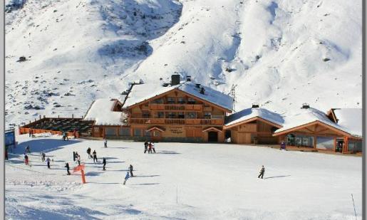 (© Chalet Hotel Isatis) - Lyžovačky v Alpách, www.hitka.sk