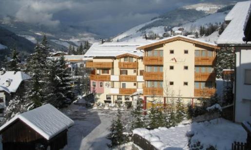 Hotel (© Hotel Mirabel) - Lyžovačky v Alpách, www.hitka.sk