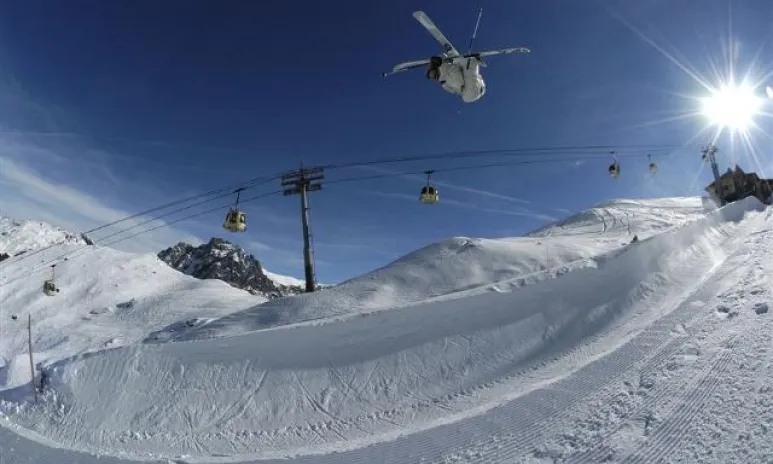 Kabiny Plattieres a snowpark (© Meribel Tourisme, Fabien Lamborot)