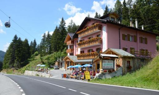 (© Hotel La Roccia) - Lyžovačky v Alpách, www.hitka.sk