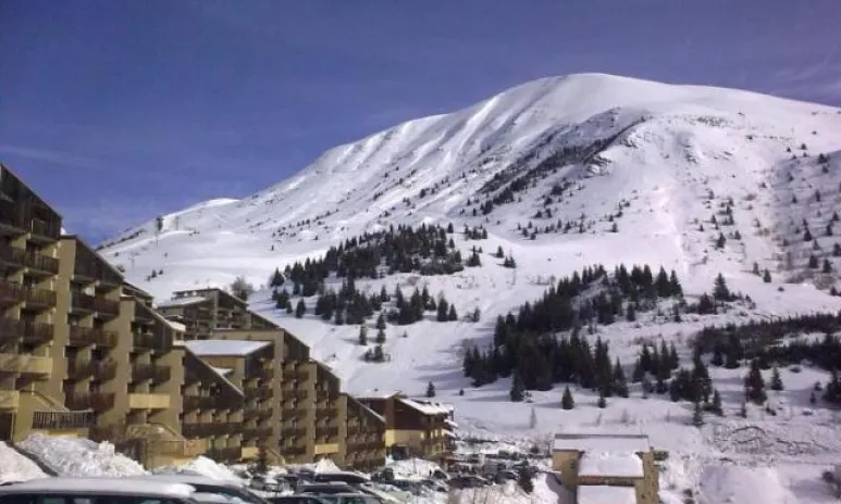 Stredisko Auris en Oisans (© SATA) -  Lyžovačky v Alpách, www.hitka.sk 