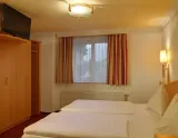 (© Hotel Der Schutthof - Zell am See, kaprun) -  Lyžovačky v Alpách, www.hitka.sk