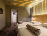 Rodinná izba, Hotel Le Refuge des Aiglons (© Yoan Chevojan, Temmos Hotels) Lyžovačky v Alpách, Dovolenka na lodi a plavby, Formula F1, www.hitka.sk