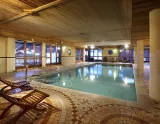 Bazén rezidencie Arolles (© Chalet des Neiges) Lyžovačky v Alpách, Dovolenka na lodi a plavby, Formula F1, www.hitka.sk