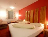 Dvojposteľová izba Komfort v hoteli Marcius (© Hotel Marcius) Lyžovačky v Alpách, Dovolenka na lodi a plavby, Formula F1, www.hitka.sk