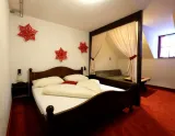Dvojposteľová izba Standard v hoteli Marcius (© Hotel Marcius) Lyžovačky v Alpách, Dovolenka na lodi a plavby, Formula F1, www.hitka.sk