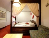Dvojposteľová izba Standard v hoteli Marcius (© Hotel Marcius) Lyžovačky v Alpách, Dovolenka na lodi a plavby, Formula F1, www.hitka.sk