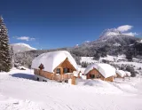 (© Hagan Lodge Alpen Parks - Salzkammergut Touristik) - Lyžovačky v Alpách, Formula F1, Dovolenka na lodi a plavby, www.hitka.sk