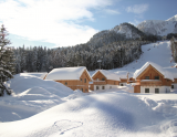 (© Hagan Lodge Alpen Parks - Salzkammergut Touristik) - Lyžovačky v Alpách, Formula F1, Dovolenka na lodi a plavby, www.hitka.sk