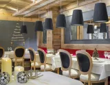 Reštaurácia v hoteli Les Melezes, Les 2 Alpes (© Hotel Les Melezes) Lyžovačky v Alpách, Dovolenka na lodi a plavby, Formula F1, www.hitka.sk