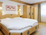 2-posteľová izba Classic, Hotel La Couronne (© La Couronne) Lyžovačky v Alpách, Dovolenka na lodi a plavby, Formula F1, www.hitka.sk