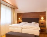 2-posteľová izba Deluxe, Hotel La Couronne (© La Couronne) Lyžovačky v Alpách, Dovolenka na lodi a plavby, Formula F1, www.hitka.sk