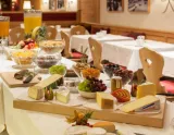 Hotel Holiday v Zermatte (© Holiday) Lyžovačky v Alpách, Dovolenka na lodi a plavby, Formula F1, www.hitka.sk