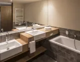 Hotel Sonnenalpe (© Falkensteiner Hotels & Residences  OR  © Falkensteiner Hotel Sonnenalpe) Lyžovačky v Alpách, Dovolenka na lodi a plavby, Formula F1, www.hitka.sk