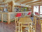 Bar v hoteli Emeraude vo Vallandry (© Hotel Emeraude) Lyžovačky v Alpách, Dovolenka na lodi a plavby, Formula F1, www.hitka.sk
