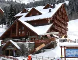Rezidencia Chalet des Neiges - reštaurácia Ferme d'Oz (© Chalet des Neiges) Dovolenka na lodi a plavby, Lyžovačky v Alpách, Formula F1, www.hitka.sk