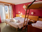 Hotel Sant Anton - 4-posteľová izba  (© Hotel Sant Anton) Lyžovačky v Alpách, Dovolenka na lodi a plavby, Formula F1, www.hitka.sk