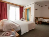 Hotel Sant Anton - 3-posteľová izba  (© Hotel Sant Anton) Lyžovačky v Alpách, Dovolenka na lodi a plavby, Formula F1, www.hitka.sk