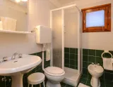 Hotel Splendor v stredisku Folgarida-Marilleva - zelená kúpeľňa
