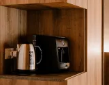 Armon Greenblu Hotel-wellnes v stredisku Folgarida - záber na kávovar v izbe