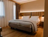 Armon Greenblu Hotel v stredisku Folgarida - pohľad na hotelovú izbu s manželskou posteľou