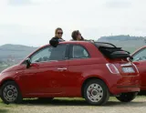 Toskánskom v Taliansku na Fiate 500 Cabrio - fiat 500 cabrio na vyhliadke