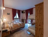 Hotel Castello, destinácia Bormio a Santa Caterina v Taliansku - hotelová izba s prísteľkou