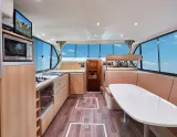 Interiér lode Cruiser Premium+