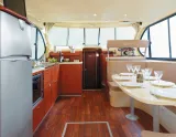 Interiér lode Cruiser Premium