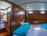 Interiér lode Cruiser Premium Steel