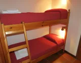 Poschodová posteľ v apartmáne