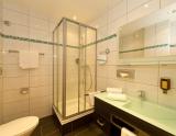 Dvojposteľová izba Almrausch (© Hotel Almrausch) -  Lyžovačky v Alpách, www.hitka.sk