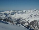 Výhľad na stredisko Alpe d'Huez (© Hitka) - Lyžovačky v Alpách, www.hitka.sk 